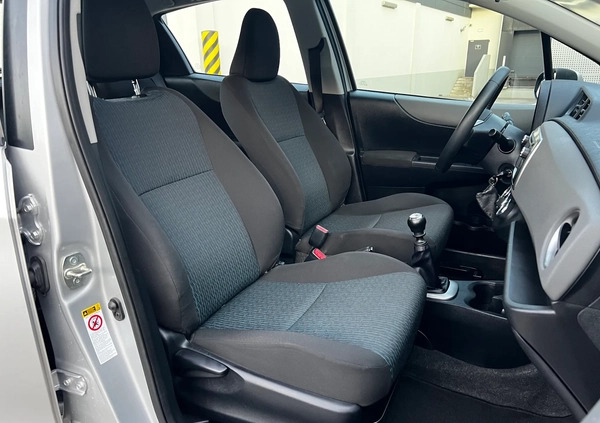 Toyota Yaris cena 34222 przebieg: 63000, rok produkcji 2011 z Sochaczew małe 277